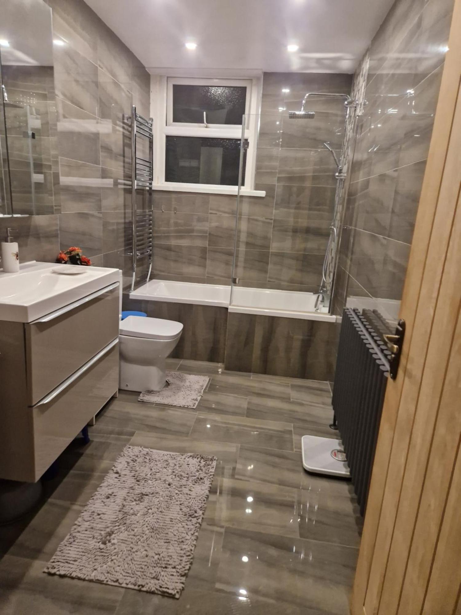 Kayumba Properties Ltd Лідс Екстер'єр фото