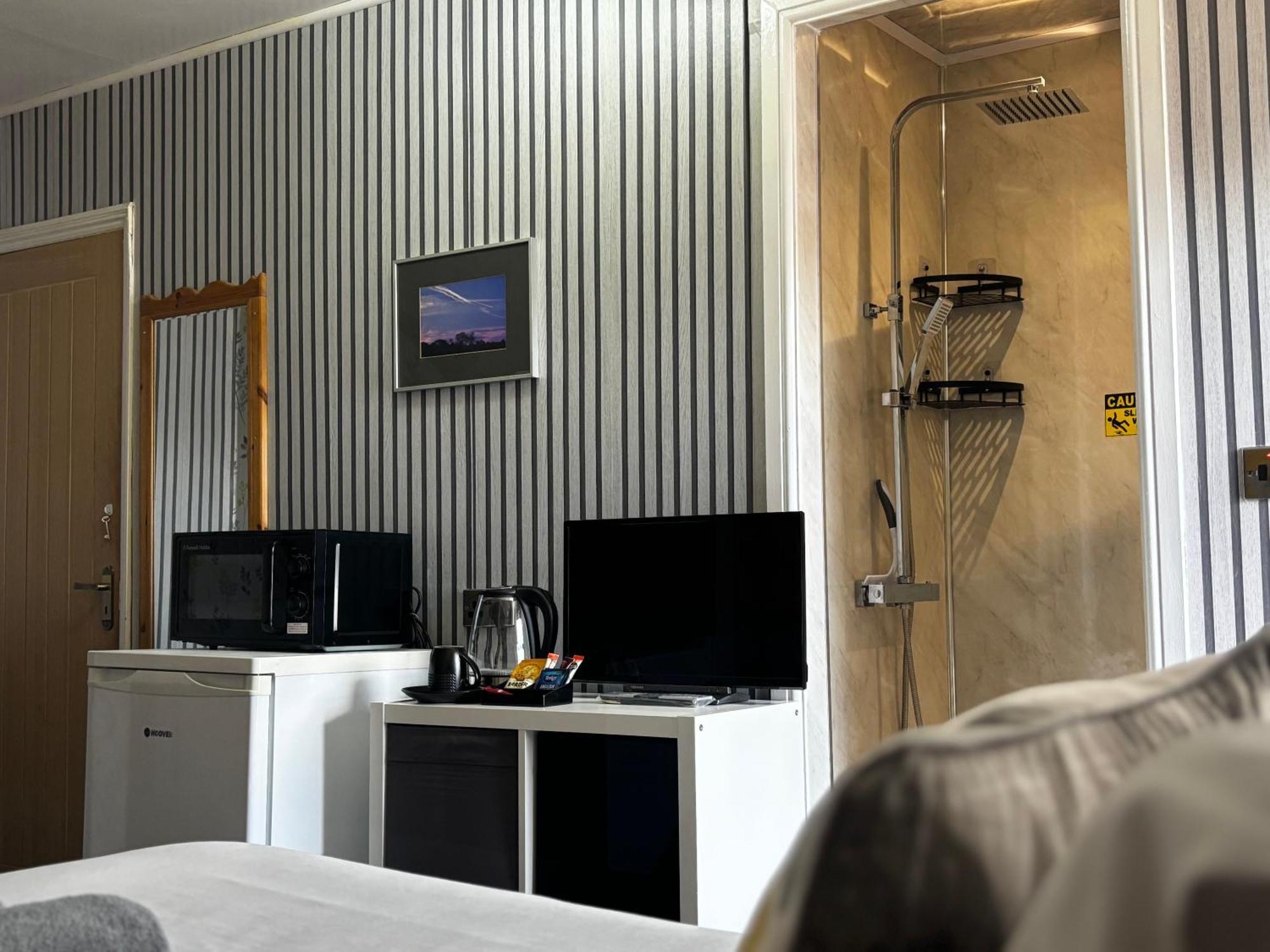 Kayumba Properties Ltd Лідс Екстер'єр фото